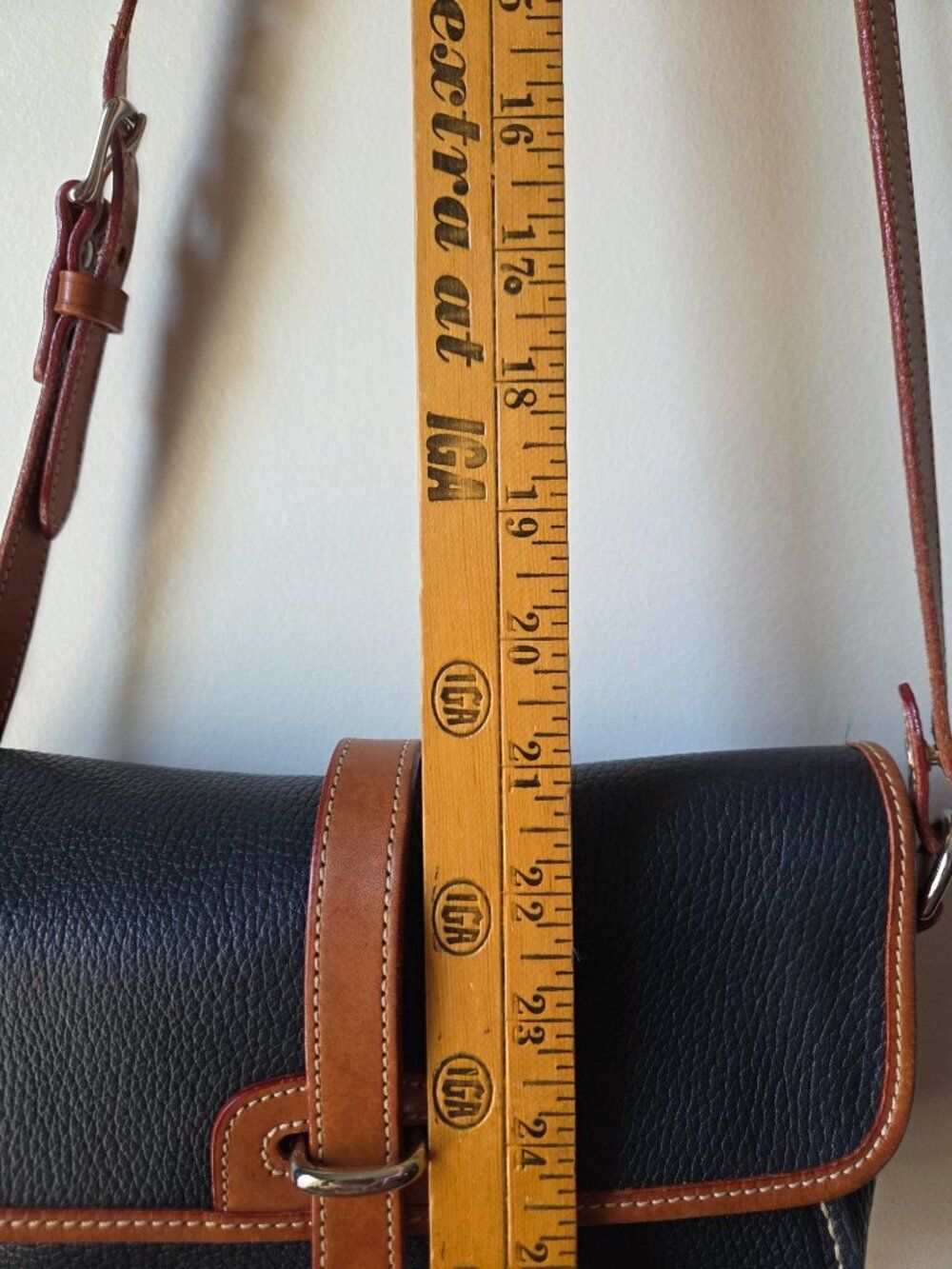 EUC DOONEY & BOURKE THICK PEBBLED GENUINE LEATHER CROSSBODY BAG - Picture 16 of 16
